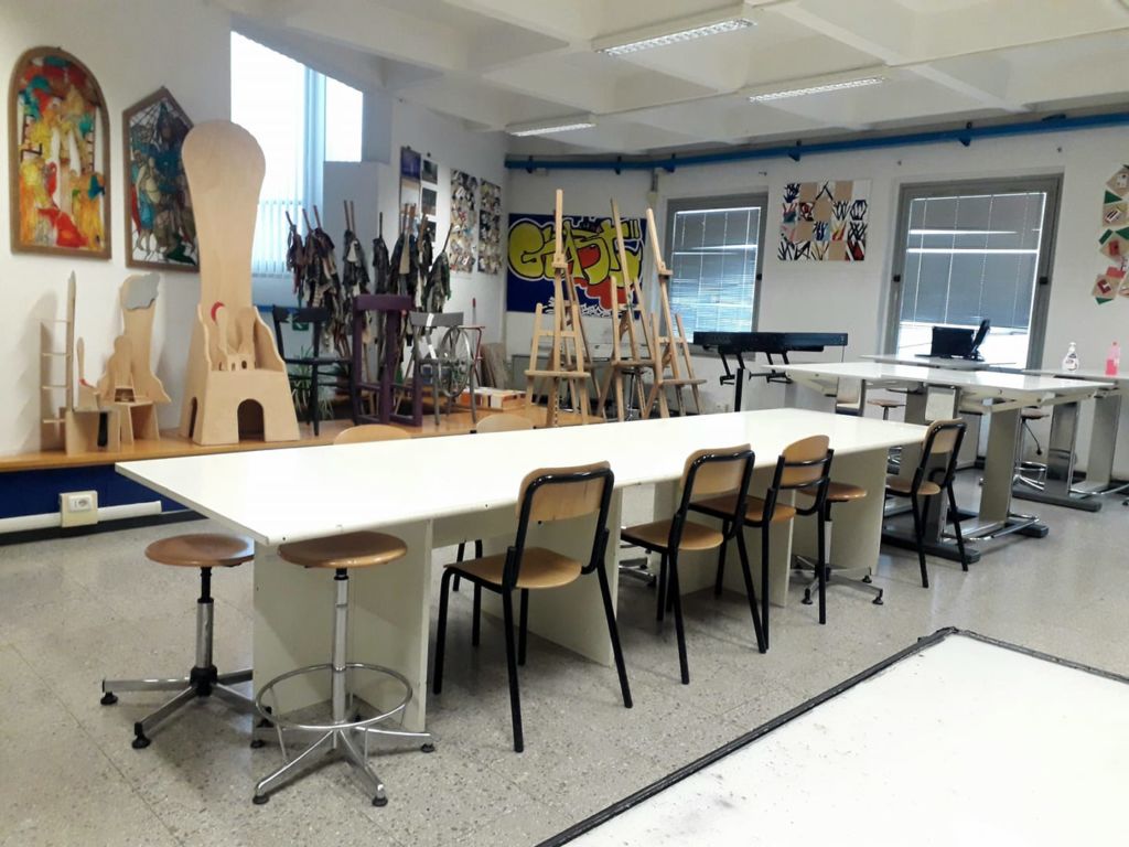 aula liceo artistico vuota