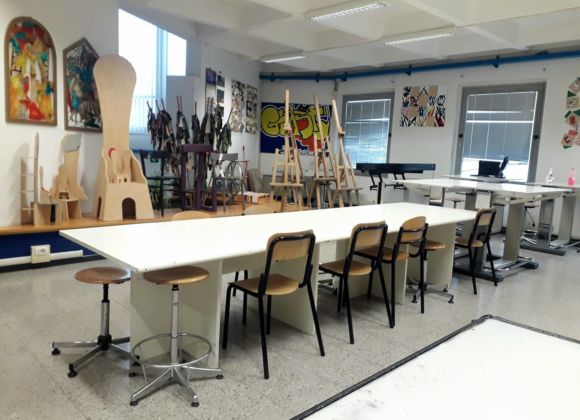 aula liceo artistico vuota