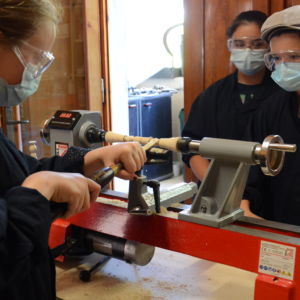 Centro Estivo 2021 – Il laboratorio di tornitura del legno