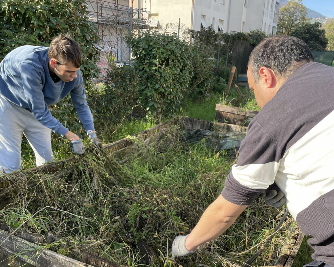 Un viaggio nel laboratorio di Orto Giardino all’Emporio Sociale